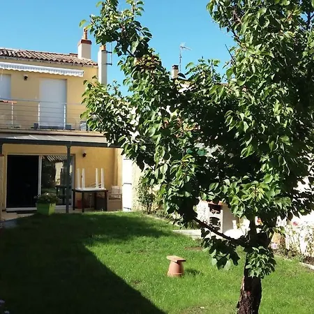 Holiday home Maison De 120 M², Divisee En 2 Independants *